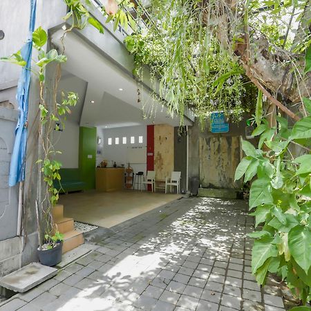Oyo 3852 Valomia Guest House Денпасар Екстериор снимка