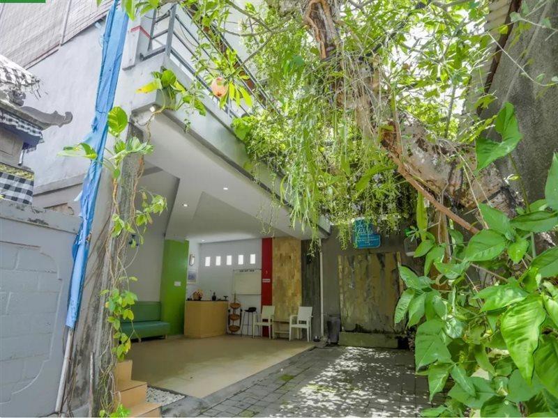 Oyo 3852 Valomia Guest House Денпасар Екстериор снимка