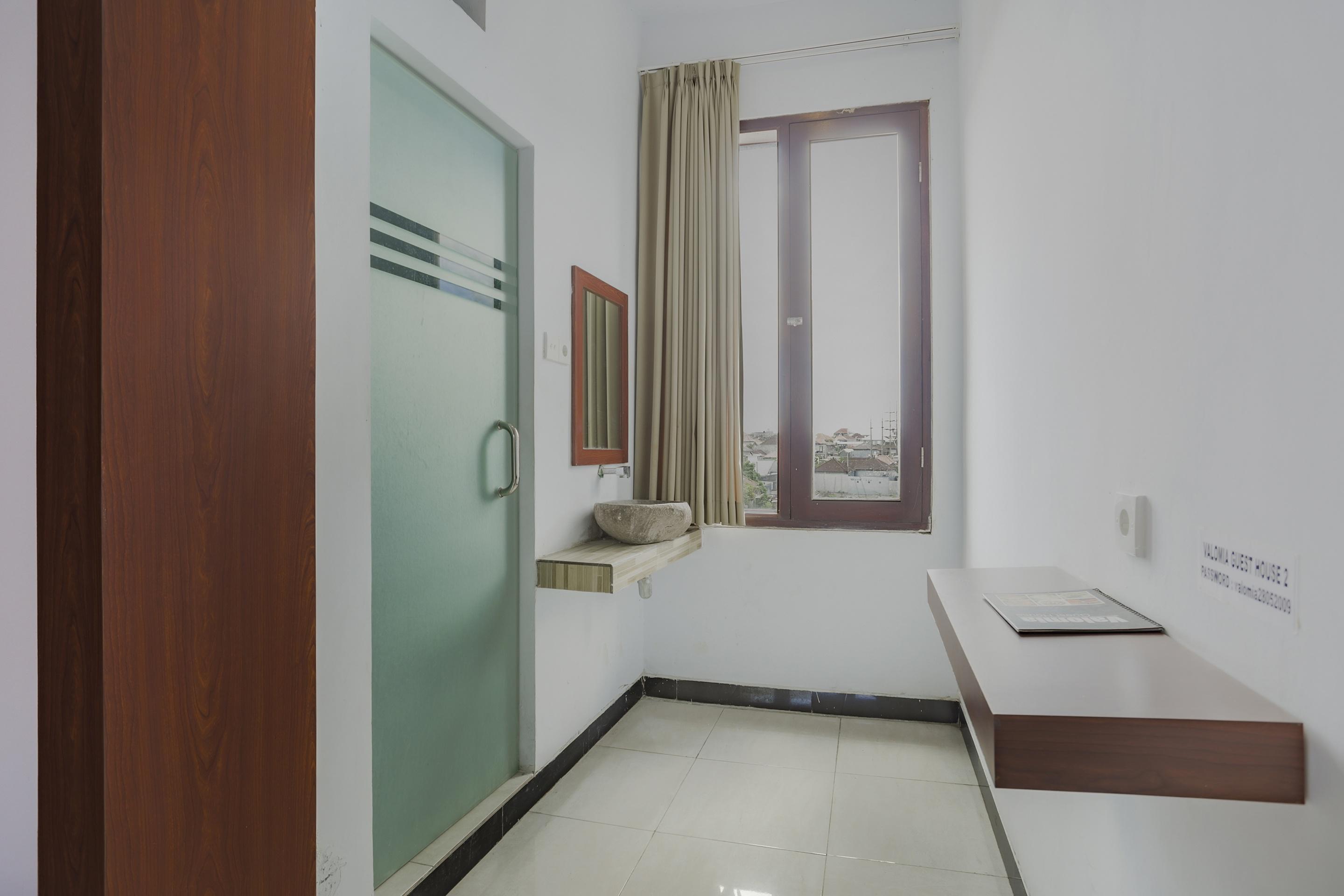 Oyo 3852 Valomia Guest House Денпасар Екстериор снимка