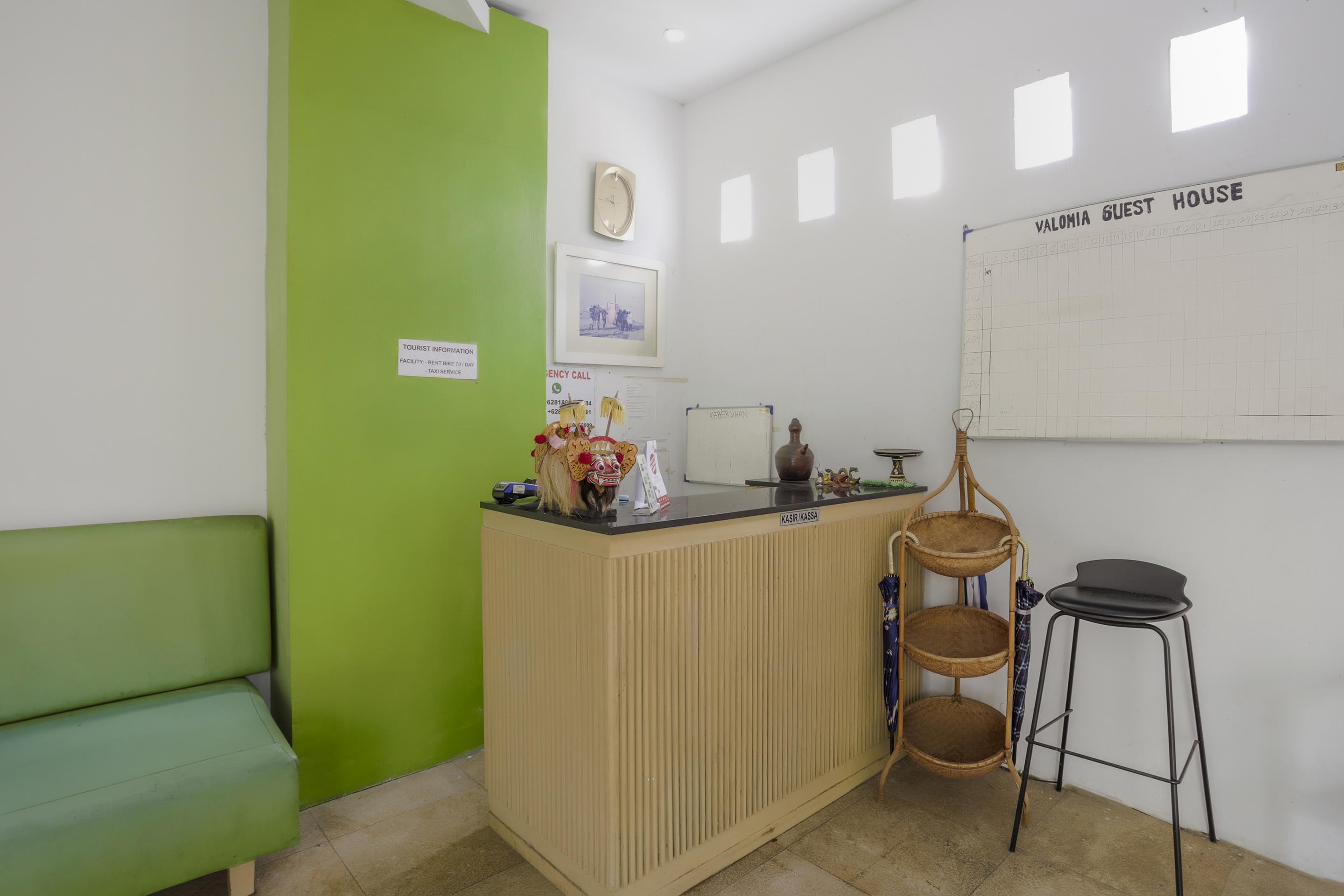 Oyo 3852 Valomia Guest House Денпасар Екстериор снимка