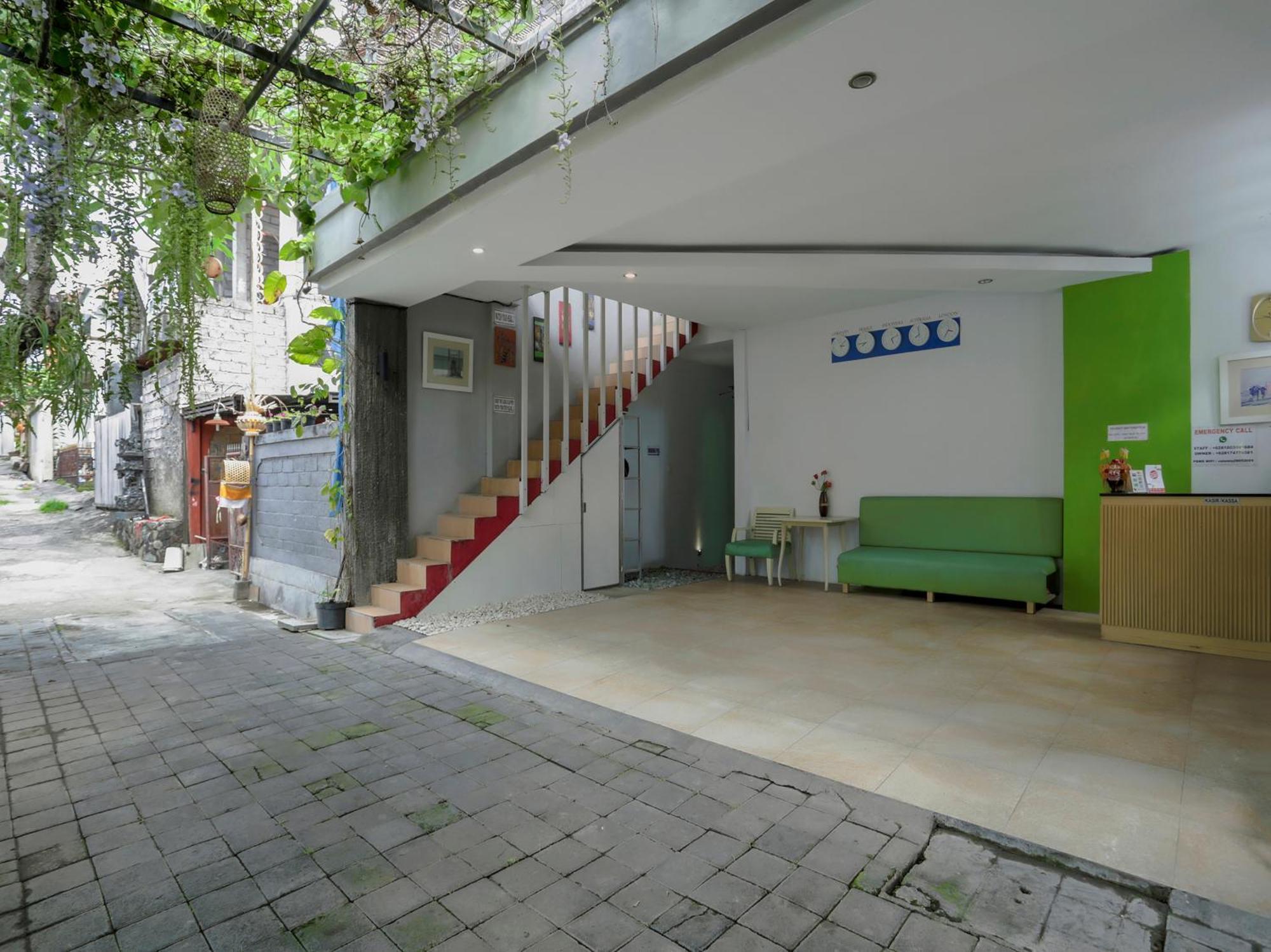 Oyo 3852 Valomia Guest House Денпасар Екстериор снимка