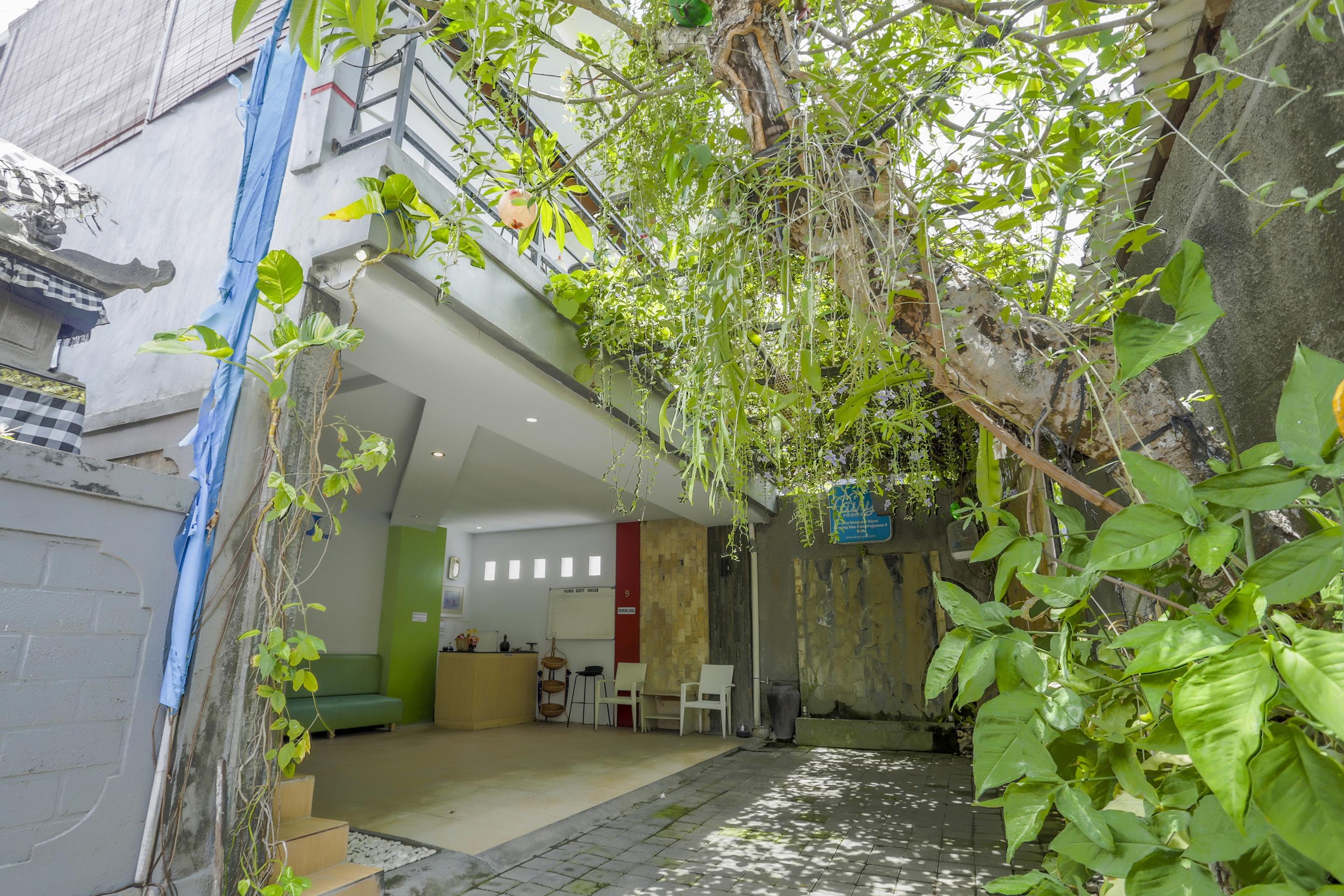 Oyo 3852 Valomia Guest House Денпасар Екстериор снимка