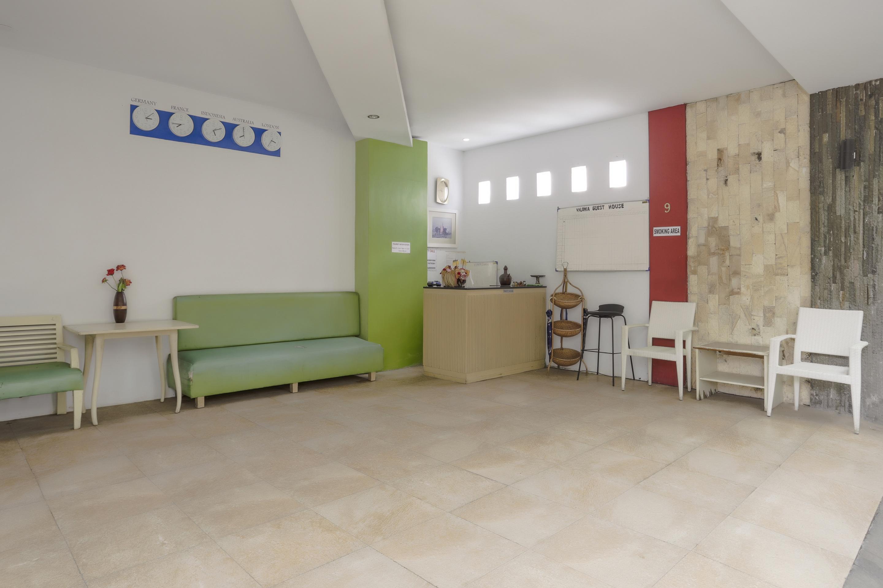 Oyo 3852 Valomia Guest House Денпасар Екстериор снимка